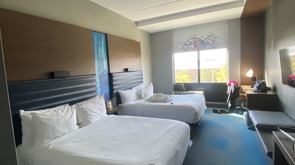 W XYZ bar at ALoft Durham Downtown